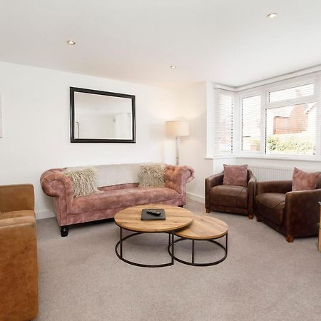 White House Apartments-Free Parking 1 Car Per Apartment York Exteriör bild