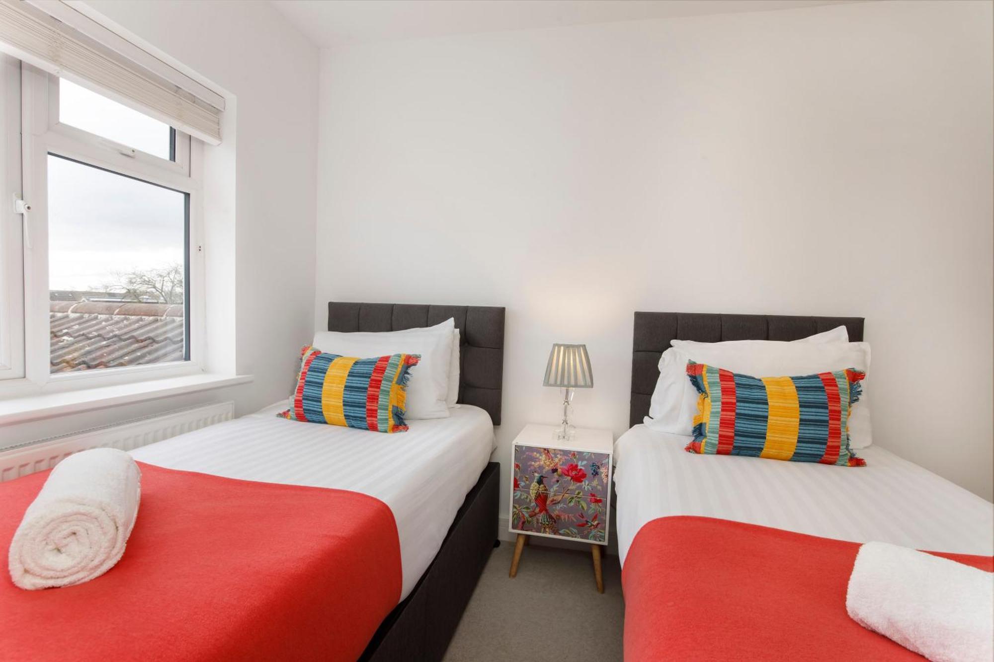 White House Apartments-Free Parking 1 Car Per Apartment York Exteriör bild