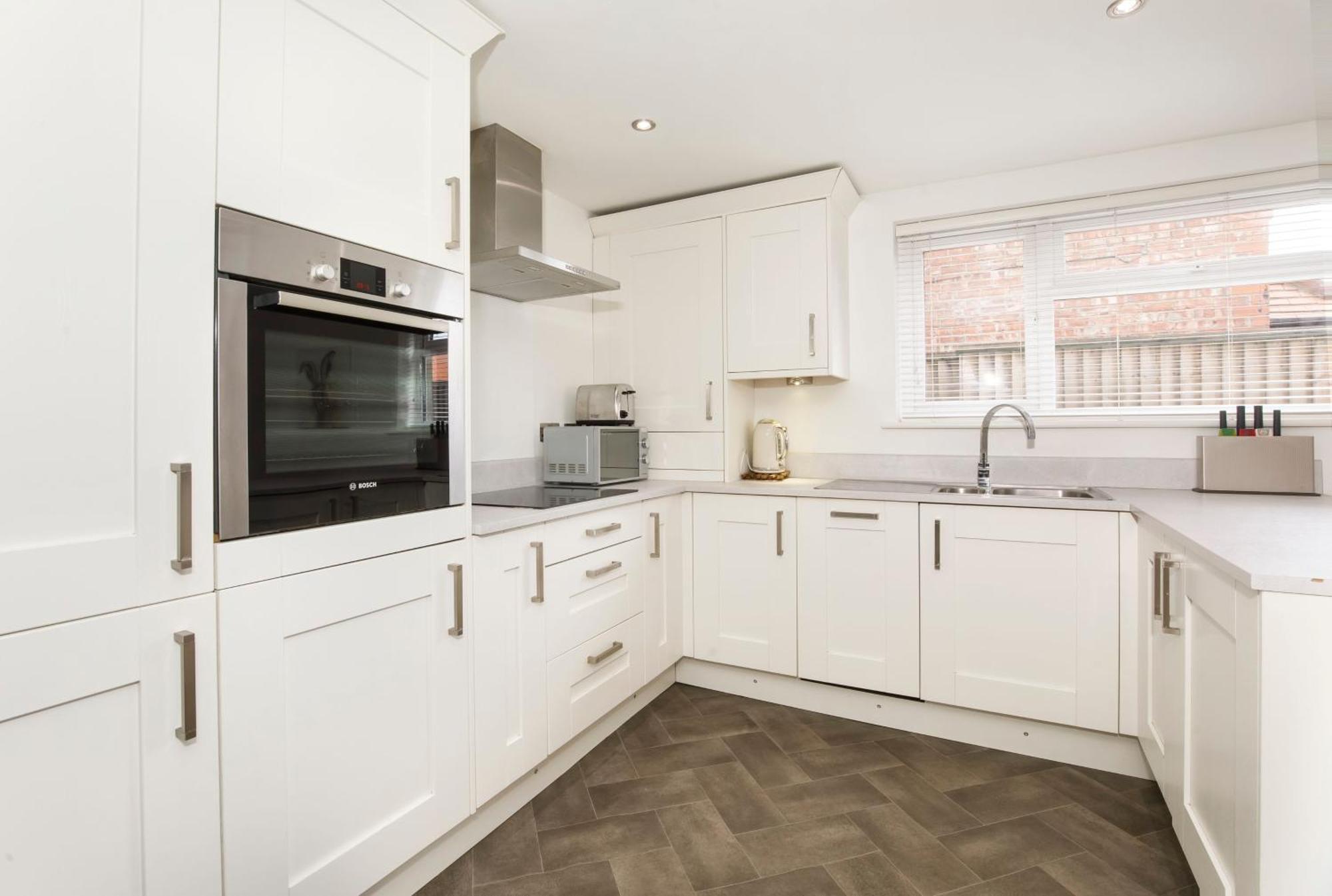 White House Apartments-Free Parking 1 Car Per Apartment York Exteriör bild
