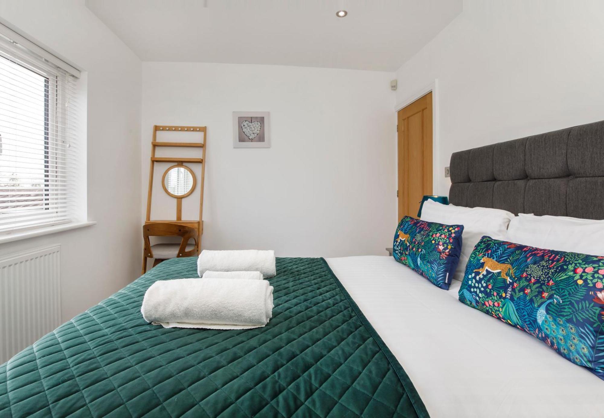 White House Apartments-Free Parking 1 Car Per Apartment York Exteriör bild