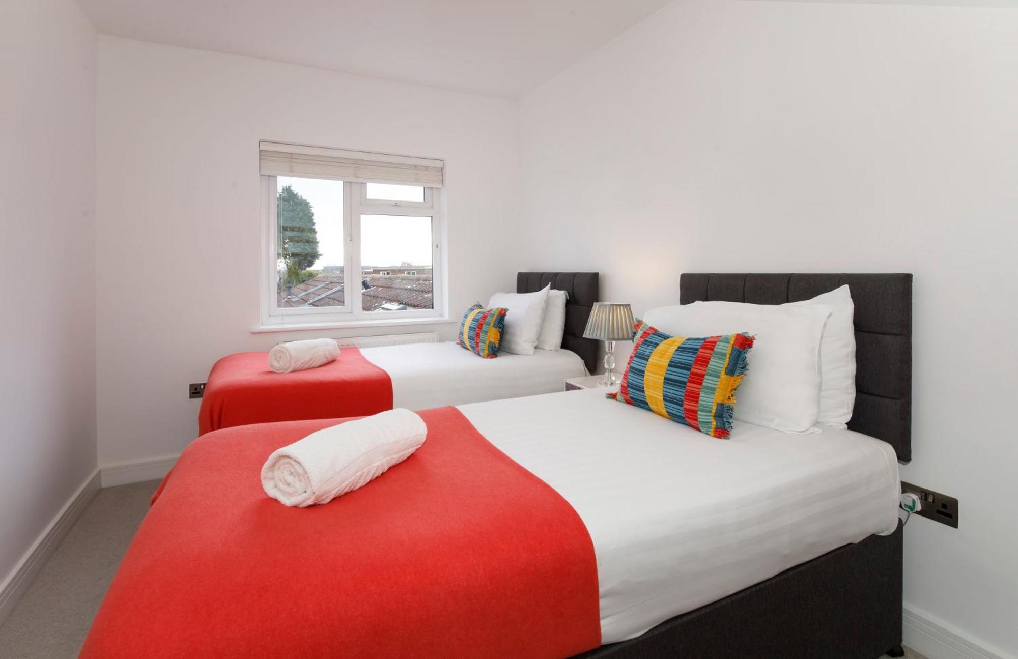 White House Apartments-Free Parking 1 Car Per Apartment York Exteriör bild