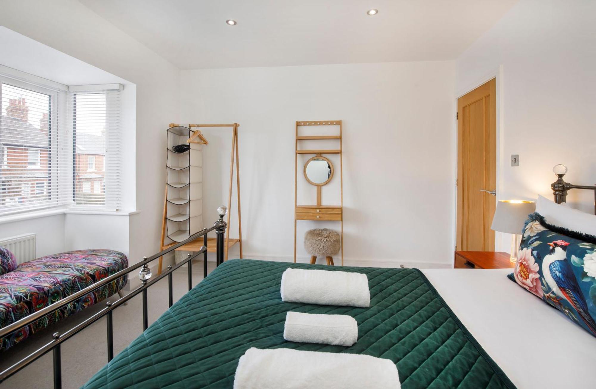 White House Apartments-Free Parking 1 Car Per Apartment York Exteriör bild