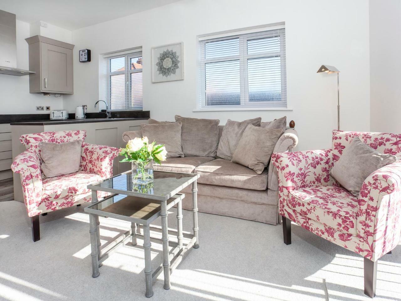 White House Apartments-Free Parking 1 Car Per Apartment York Exteriör bild