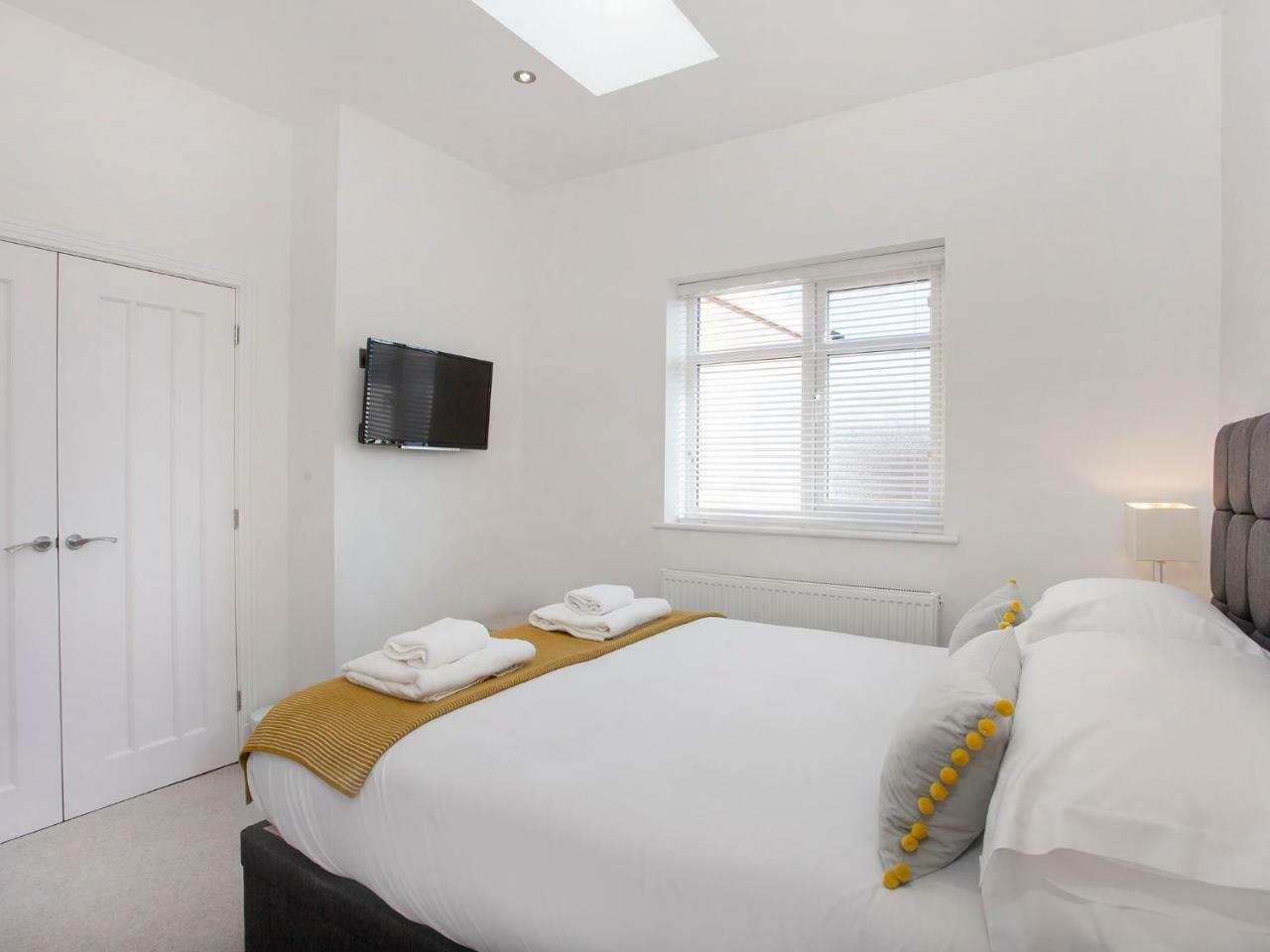 White House Apartments-Free Parking 1 Car Per Apartment York Exteriör bild