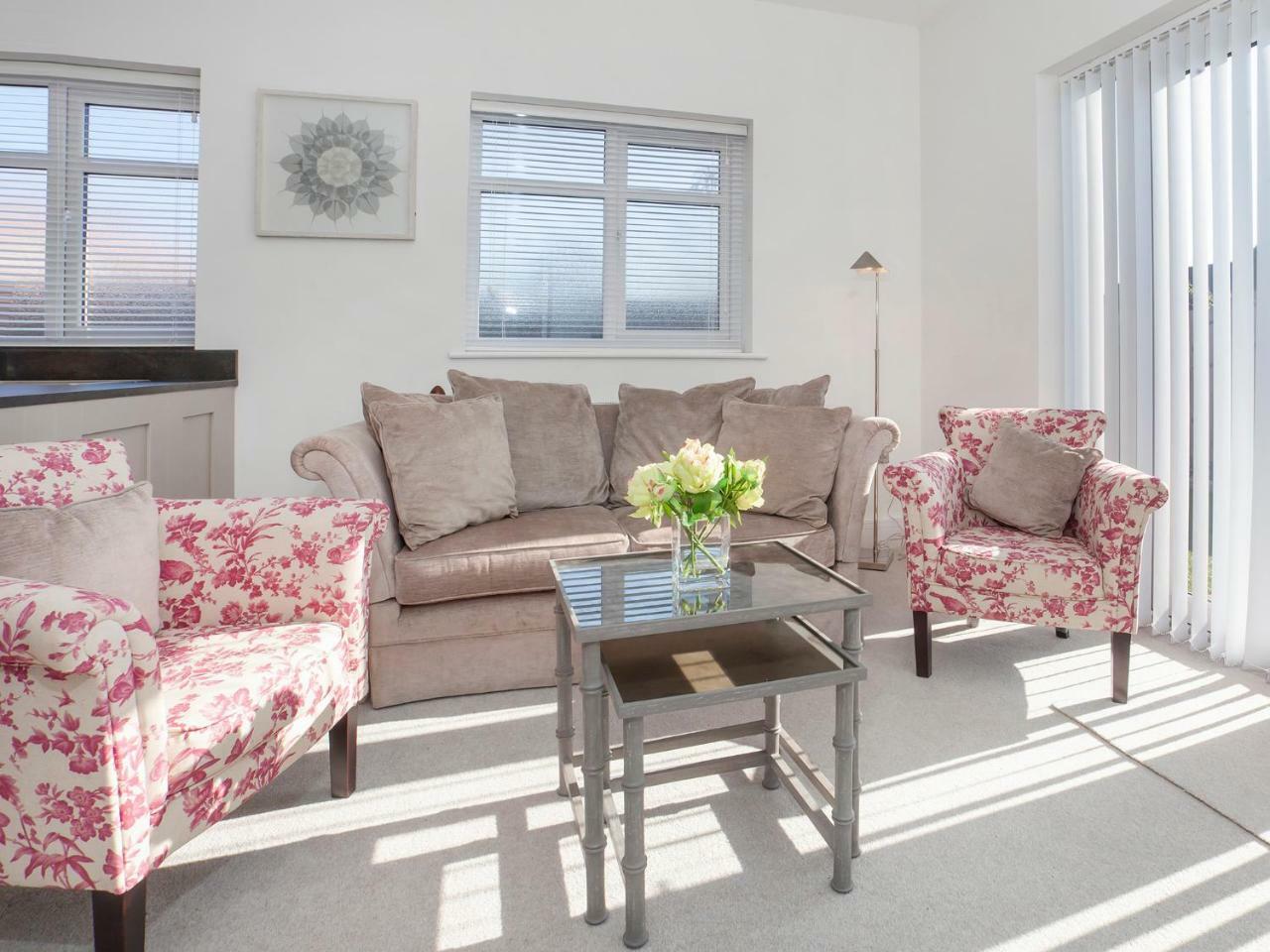White House Apartments-Free Parking 1 Car Per Apartment York Exteriör bild