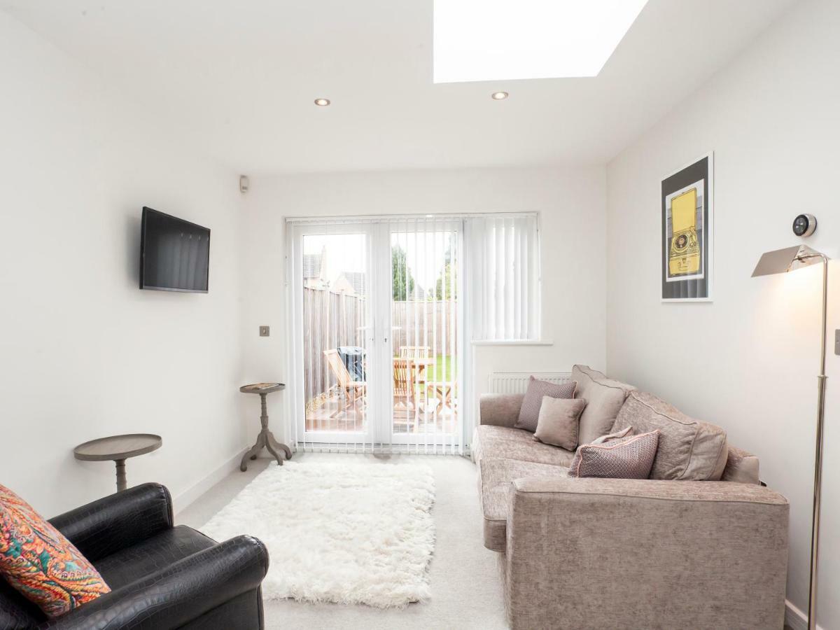 White House Apartments-Free Parking 1 Car Per Apartment York Exteriör bild
