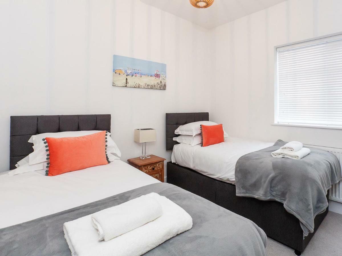 White House Apartments-Free Parking 1 Car Per Apartment York Exteriör bild